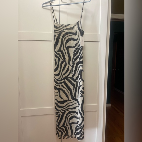 NWT. RESA KIELE MESH DRESS IN TIGRIS - Picture 3 of 3